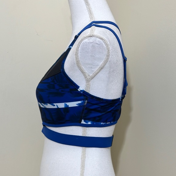 PUMA Womens Pwrshape Future Graphic Bra black blue feather print size L - Picture 3 of 6